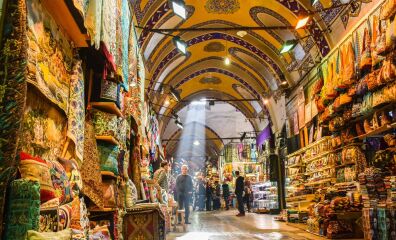 Kumaşları Keşfetmek: IFA Paris Istanbul Moda Tasarımı Öğrencileri Kapalı Çarşı Turu'nda